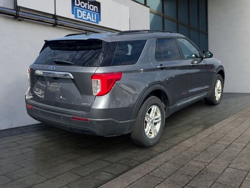 Used 2022 Ford Explorer XLT AWD/4WD image 3