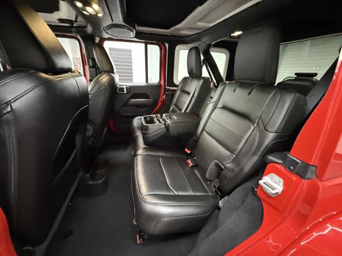 Used 2022 Jeep Wrangler Unlimited Sahara AWD/4WD image 22