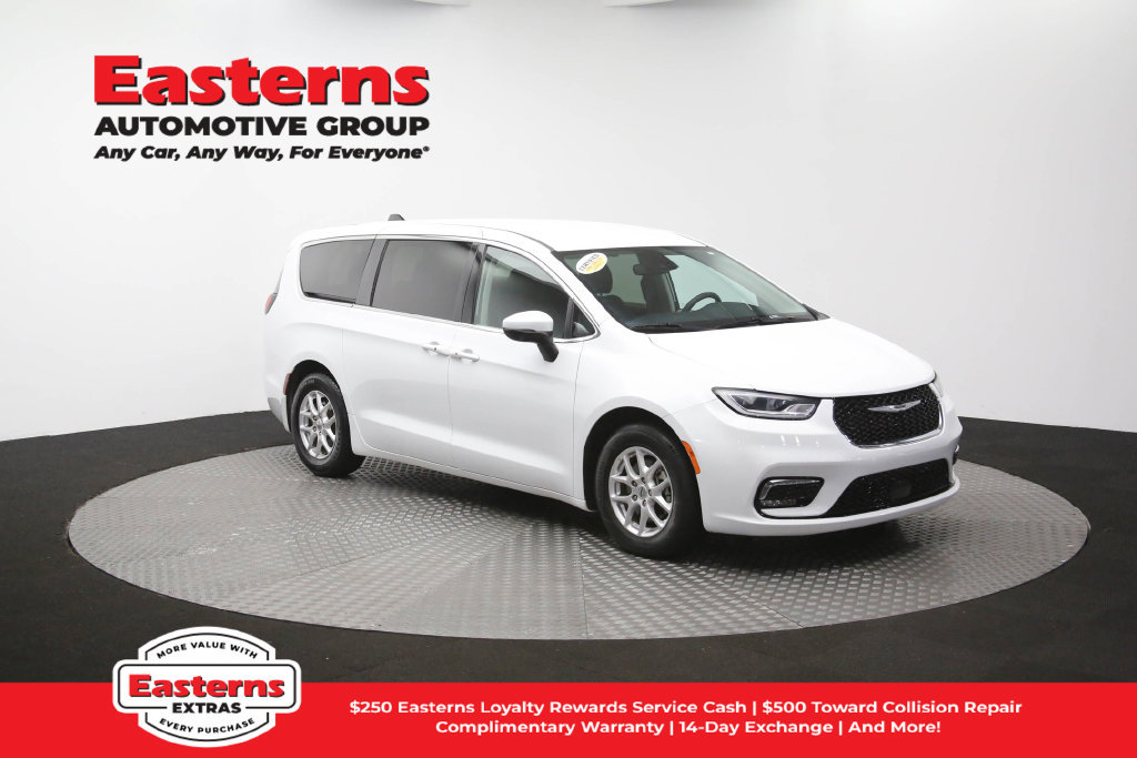Used 2023 Chrysler Pacifica Touring-L FWD image 48