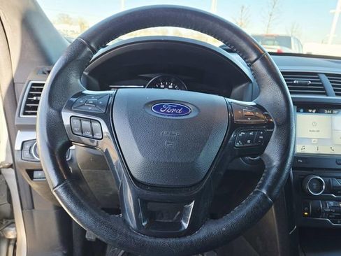 Used 2017 Ford Explorer XLT w/ Equipment Group 202A image 6