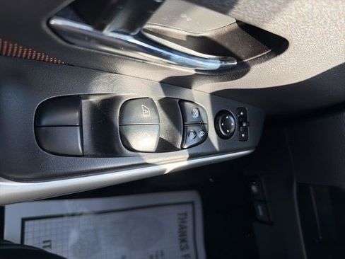 Used 2020 Nissan Kicks SR FWD image 24