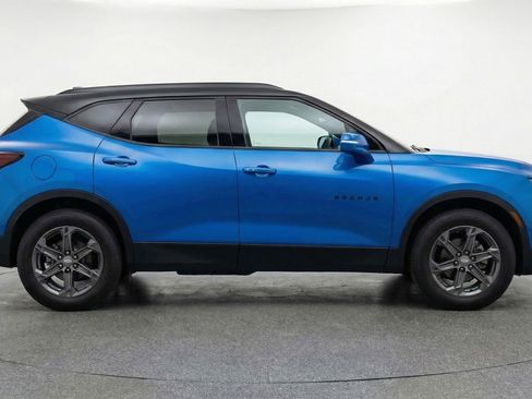 Used 2025 Chevrolet Blazer LT FWD image 11