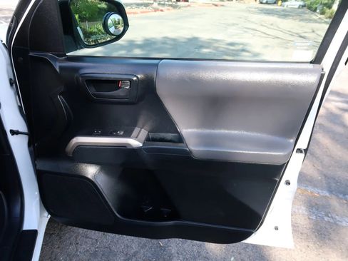 Used 2017 Toyota Tacoma SR5 w/ Tow Package image 19