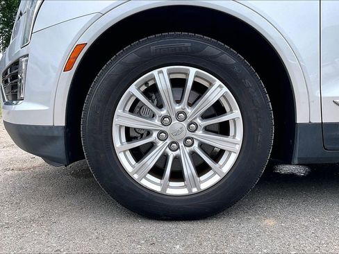 Used 2018 Cadillac XT5 FWD image 2