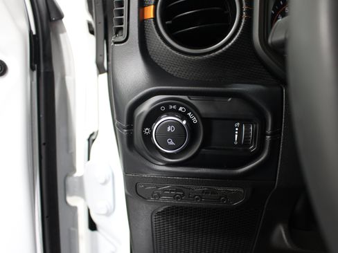 Used 2026 Jeep Gladiator Mojave AWD/4WD image 9