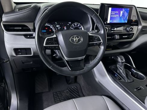 Used 2023 Toyota Highlander XLE AWD/4WD image 21