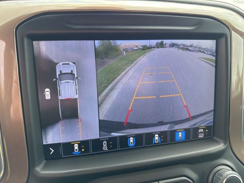 Used 2023 Chevrolet Silverado 2500 High Country w/ Z71 Off-Road Package image 8