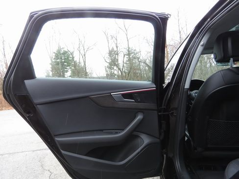 Used 2019 Audi A4 2.0T Premium image 18