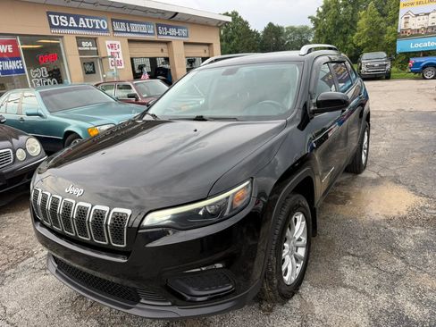Used 2020 Jeep Cherokee Latitude w/ Cold Weather Group AWD/4WD image 2
