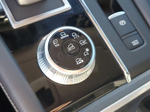 Used 2024 Mitsubishi Outlander AWD image 30