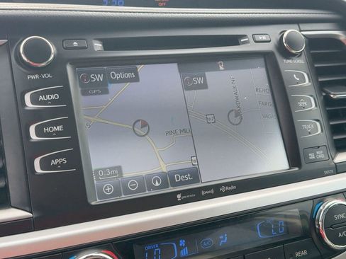 Used 2018 Toyota Highlander XLE image 24