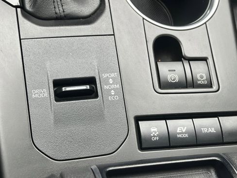 Used 2020 Toyota Highlander XLE image 17