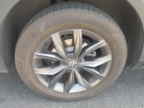 Used 2022 Volkswagen Tiguan SE image 21