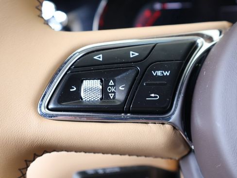 Used 2025 Bentley Bentayga Extended Wheelbase AWD/4WD image 24