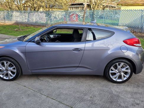 Used 2017 Hyundai Veloster FWD image 10