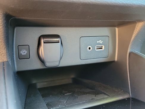 Used 2025 Nissan Versa SV w/ Trunk Package FWD image 27