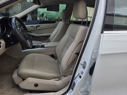 Used 2016 Mercedes-Benz E 350 4MATIC Sedan w/ Premium Package image 11