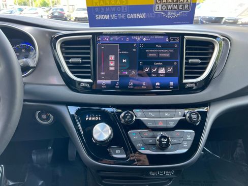 Used 2025 Chrysler Pacifica Select FWD image 34