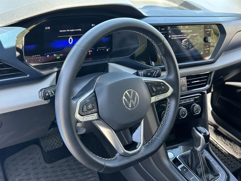 Used 2023 Volkswagen Taos SE w/ Panoramic Sunroof Package FWD image 25