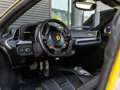 Used 2015 Ferrari 458 Spider RWD image 40