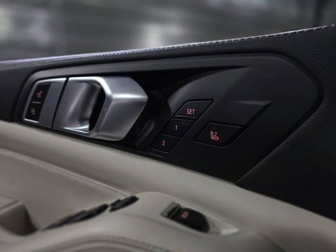 Used 2020 BMW X5 xDrive40i w/ M Sport Package image 32