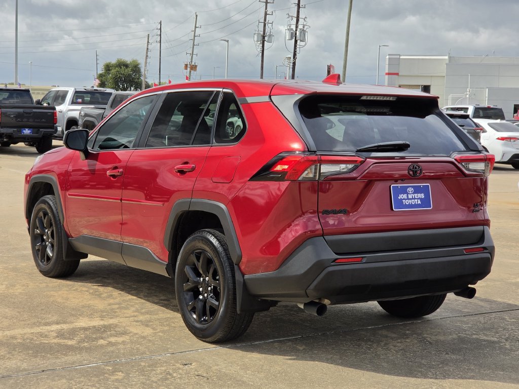 Used 2024 Toyota RAV4 LE AWD/4WD image 2