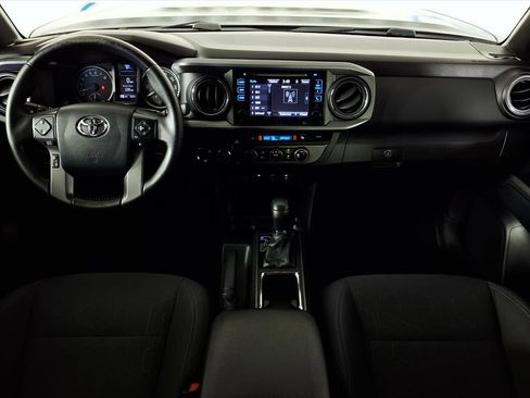 Used 2016 Toyota Tacoma TRD Sport image 3