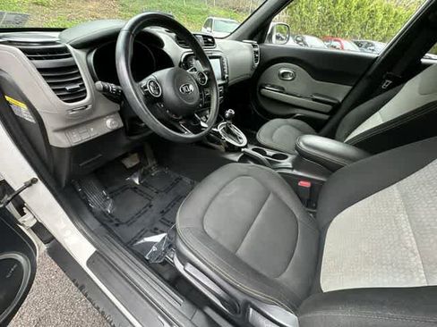 Used 2016 Kia Soul + w/ Audio Package FWD image 15