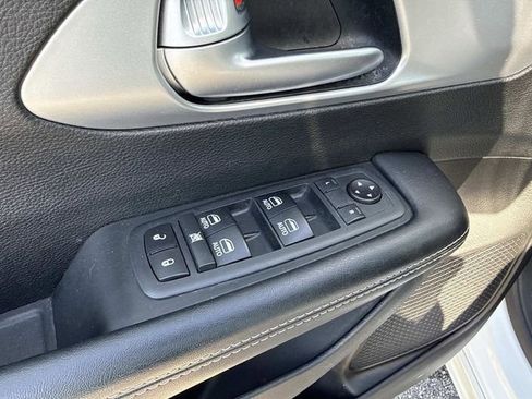 Used 2018 Chrysler Pacifica Touring-L Plus FWD image 24