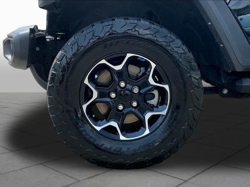 Used 2023 Jeep Wrangler Unlimited Rubicon 4xe w/ Cold Weather Group AWD/4WD image 11