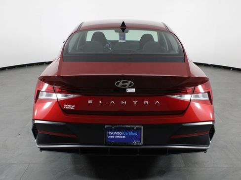 Certified 2025 Hyundai Elantra SEL image 9