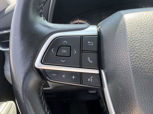 Used 2022 Toyota Highlander LE AWD/4WD image 24