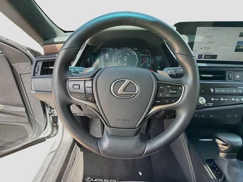 Used 2025 Lexus ES 300h w/ Premium Package FWD image 39