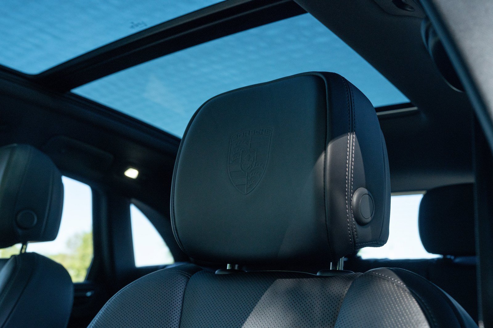 Certified 2026 Porsche Macan AWD/4WD image 31
