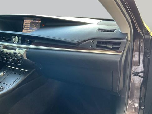 Used 2014 Lexus ES 350 w/ Luxury Package FWD image 16