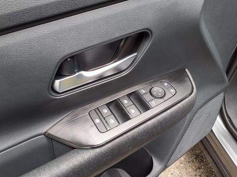Used 2025 Nissan Kicks SV FWD image 16