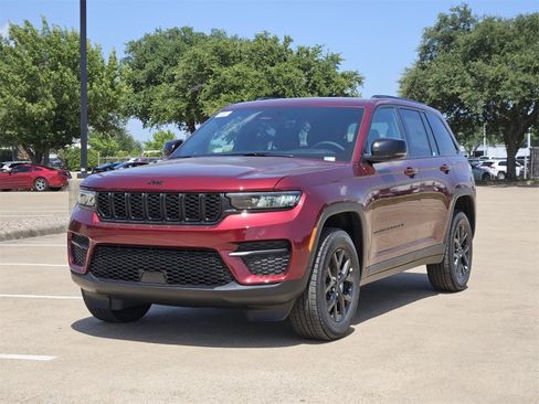 New 2025 Jeep Grand Cherokee Altitude image 2