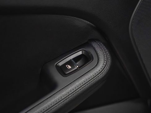 Used 2025 Porsche Macan image 16