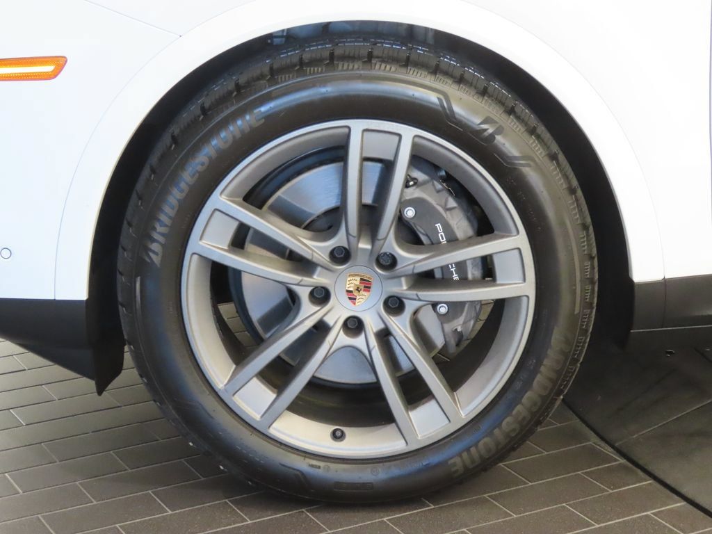 Certified 2025 Porsche Cayenne Coupe AWD/4WD image 11