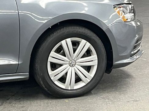 Used 2017 Volkswagen Jetta S image 34