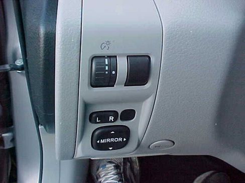 Used 2011 Subaru Forester 2.5X Premium w/ All-Weather Pkg image 17