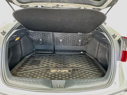 Used 2019 Toyota C-HR XLE FWD image 16