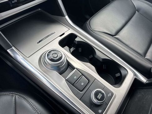 Used 2022 Ford Explorer XLT w/ Equipment Group 202A image 31