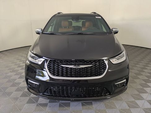 New 2026 Chrysler Pacifica Pinnacle w/ Trailer Tow Group image 3