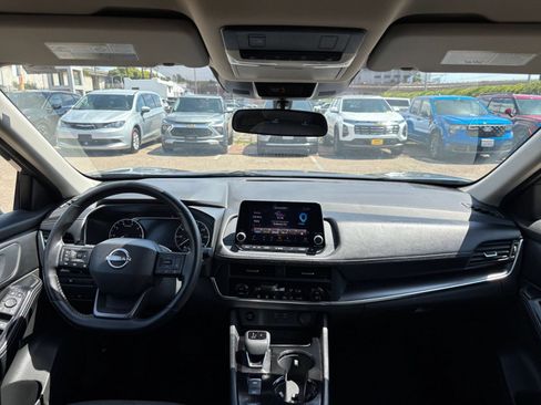 Used 2025 Nissan Rogue SV FWD image 30