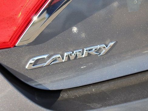 Used 2016 Toyota Camry XLE image 11
