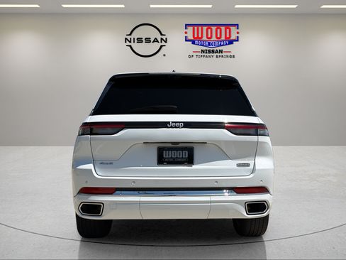 Used 2025 Jeep Grand Cherokee Overland w/ Luxury Tech Group IV AWD/4WD image 3