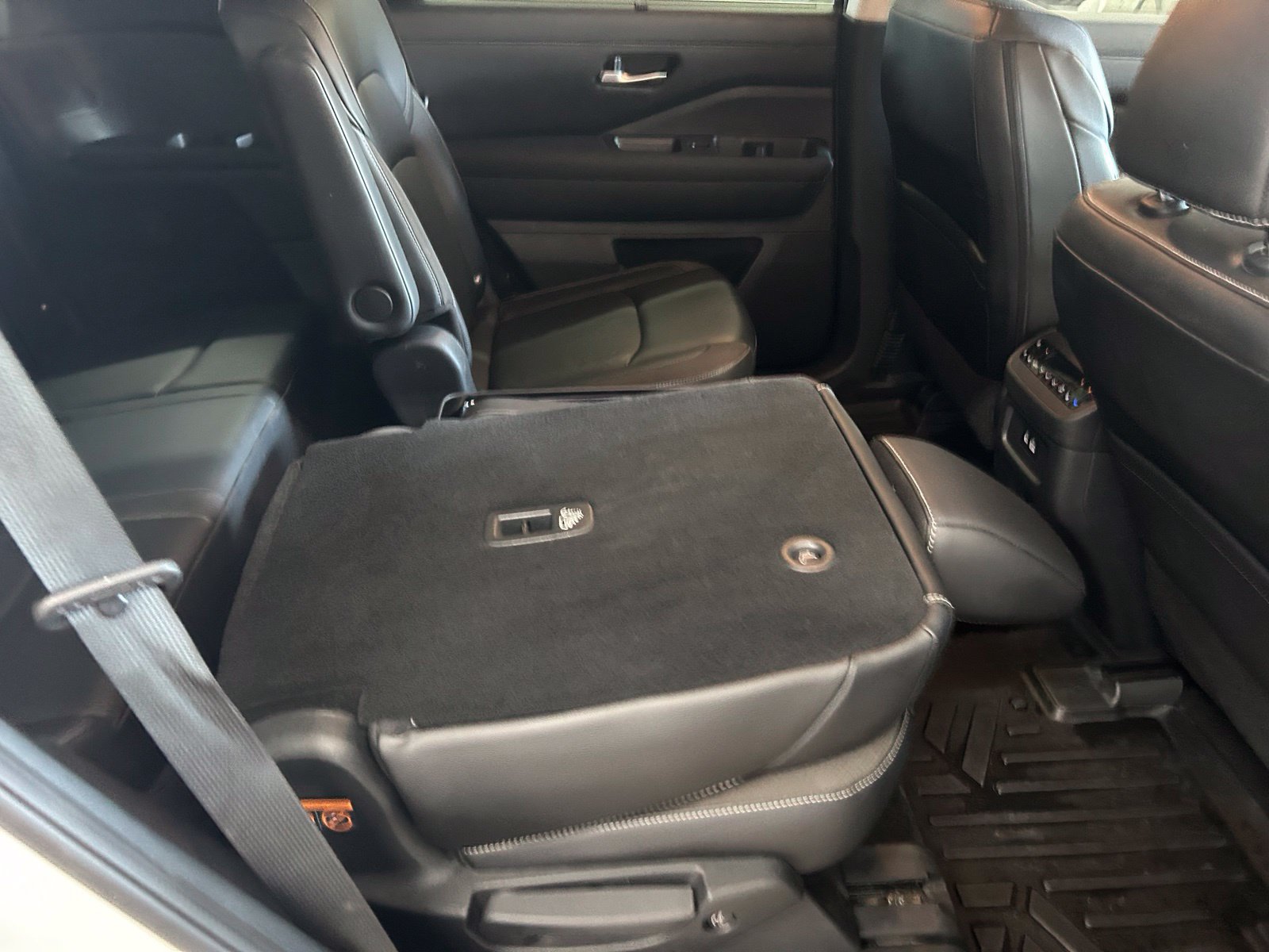 Used 2023 Nissan Pathfinder SL w/ SL Premium Package AWD/4WD image 32