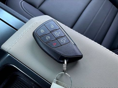 Used 2026 GMC Hummer EV SUV w/ LPO, Dark Essentials Package AWD/4WD image 35