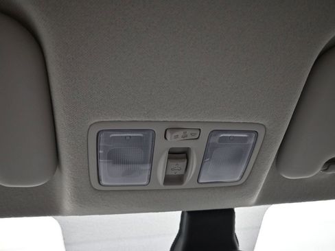 Used 2025 Hyundai Venue SEL image 11